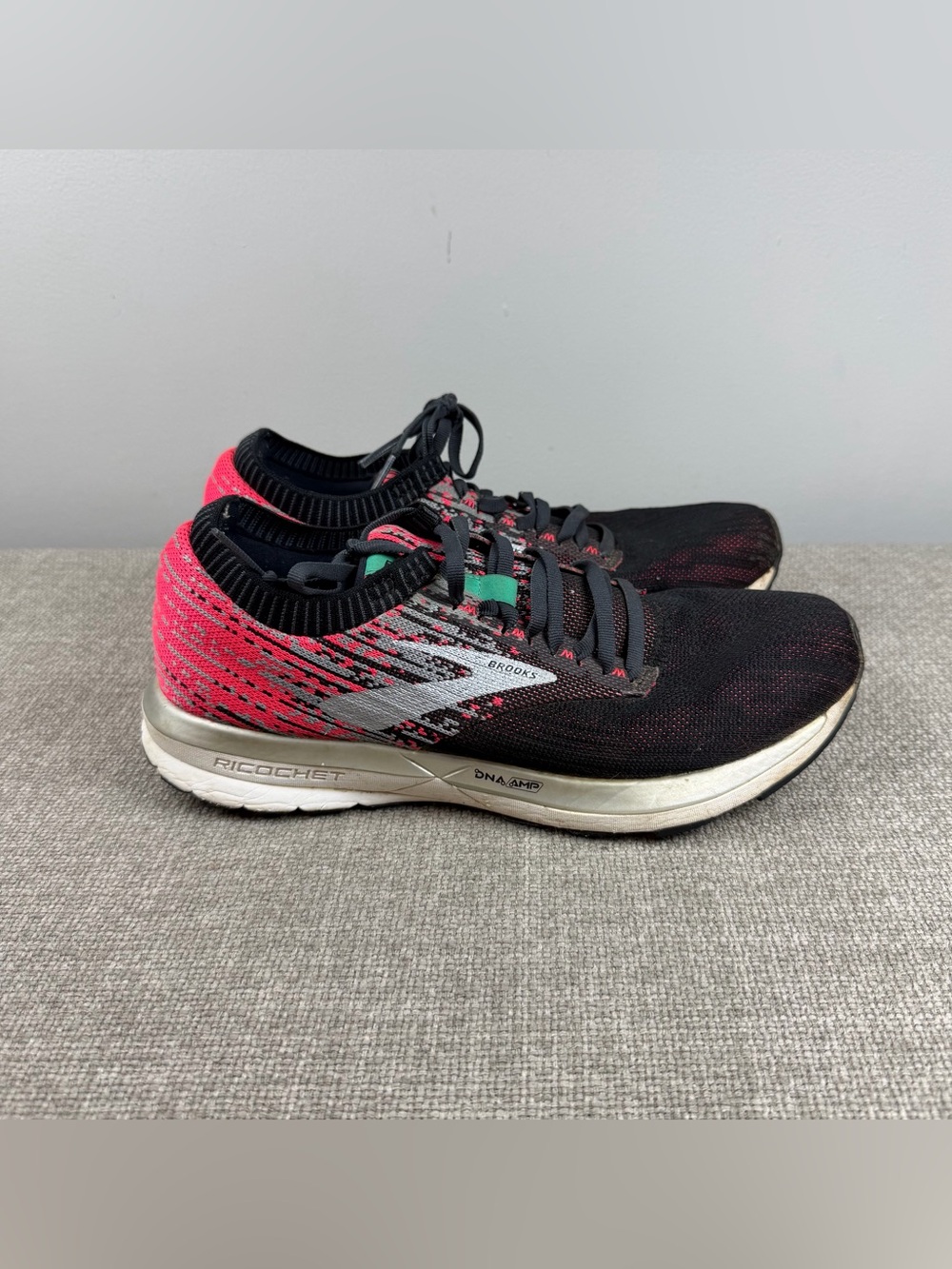 Brooks Womens Ricochet Running Shoes Black Athletic Sneakers 1202821B678 Sz 9.5